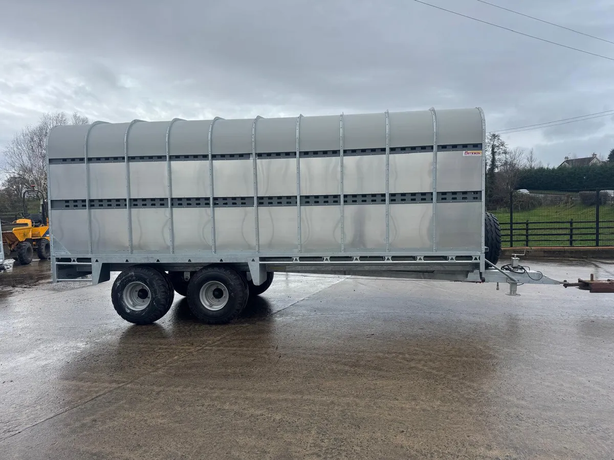 Bateson 100LT Tractor Drawn Livestock Trailer - Image 3