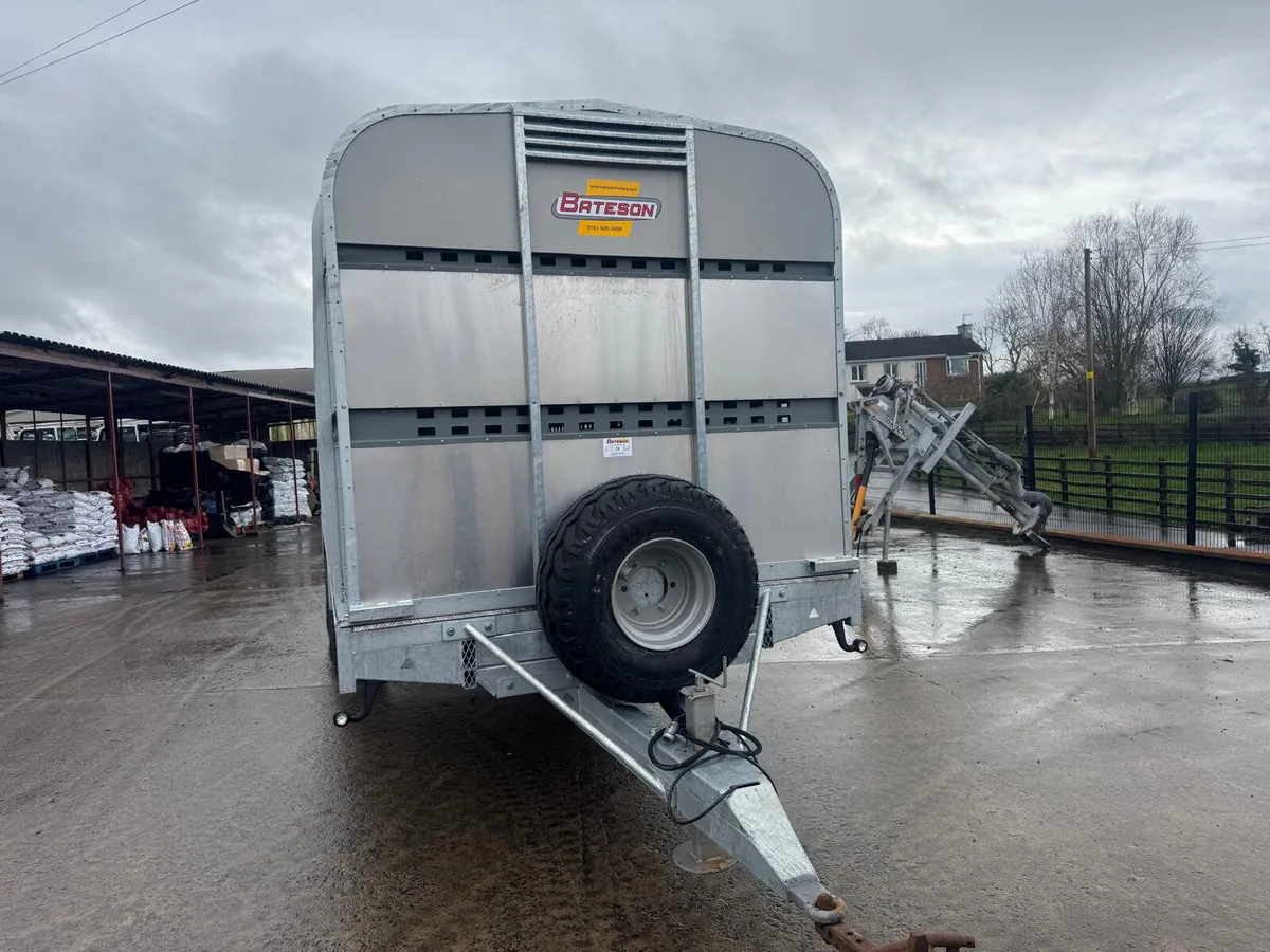 Bateson 100LT Tractor Drawn Livestock Trailer - Image 4