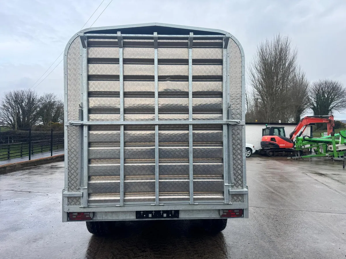 Bateson 100LT Tractor Drawn Livestock Trailer - Image 2
