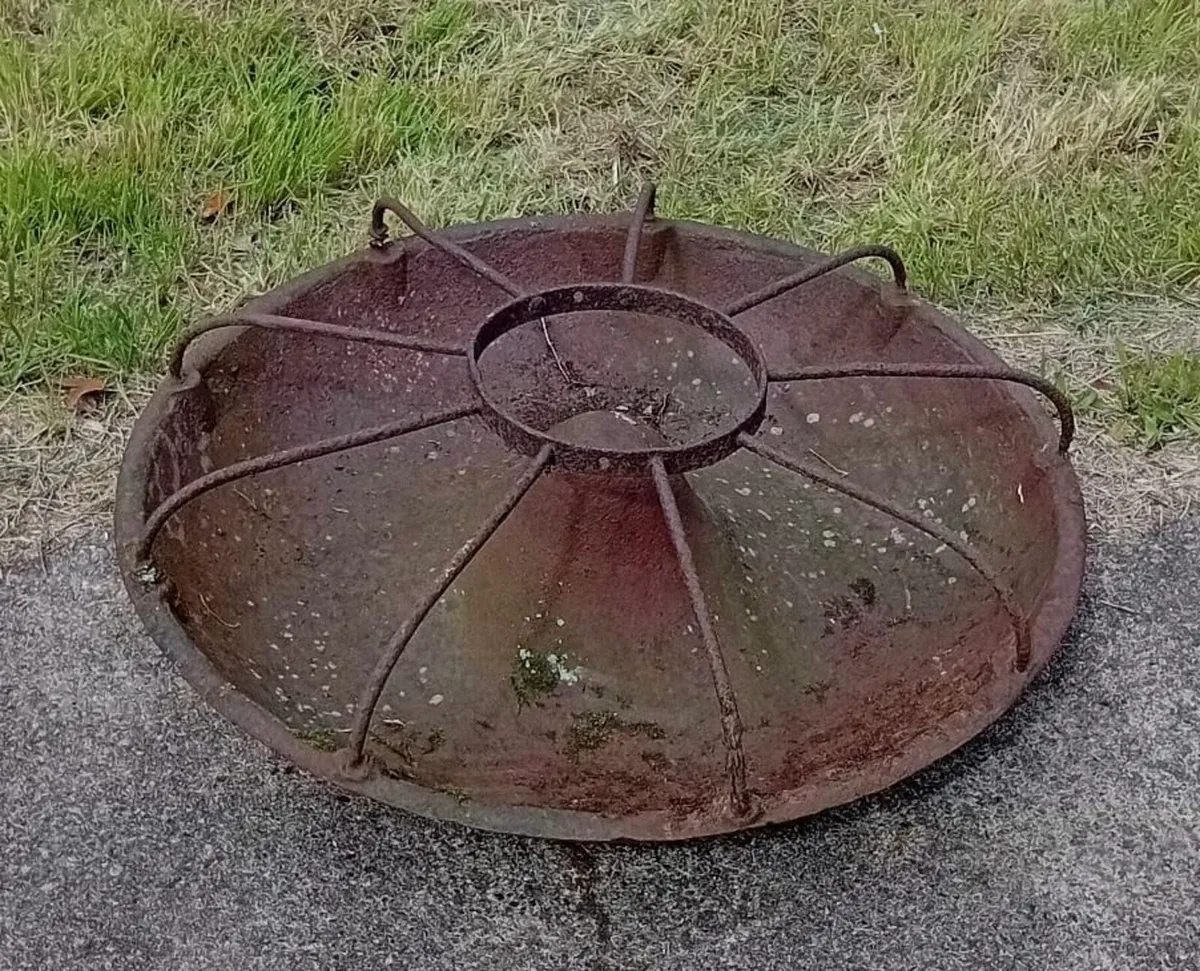 Vintage Mexican hat pig trough - Image 3