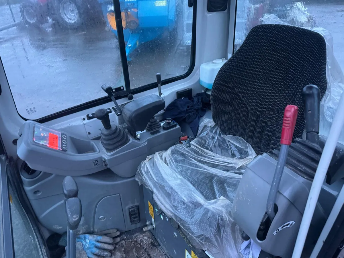Takeuchi TB216 Digger / Excavator - Image 4