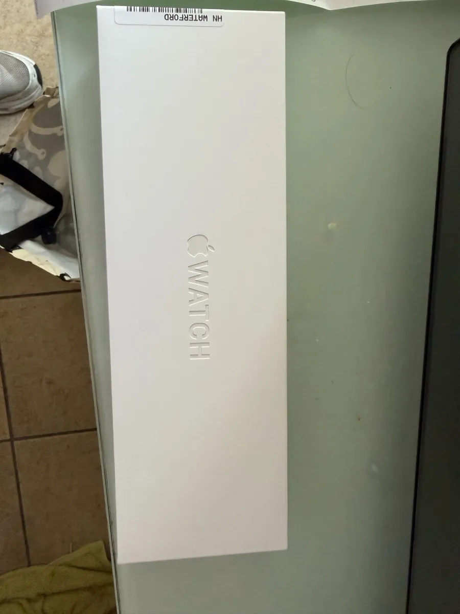 Apple Watch series 11 46mm jet black brand new - Image 2