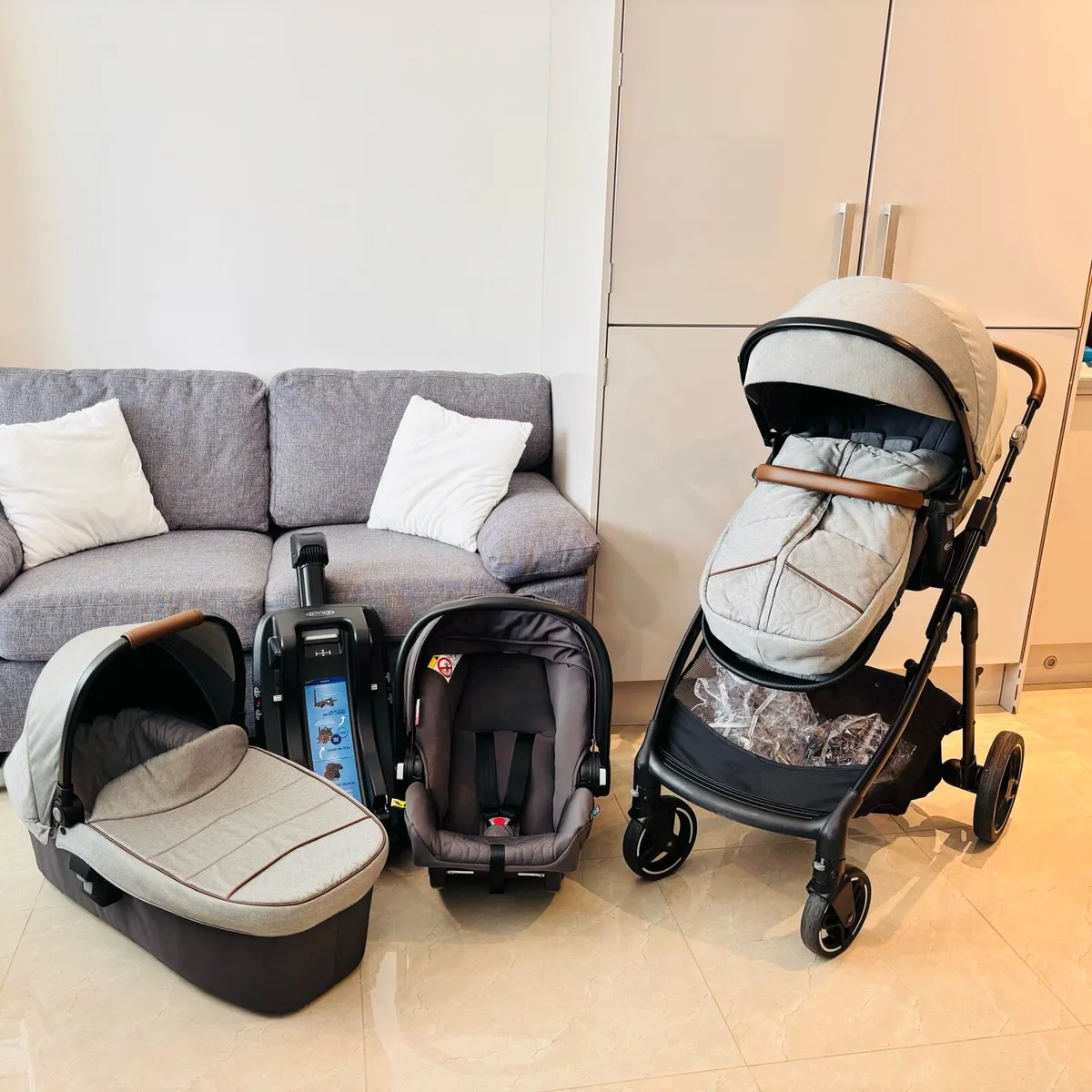 Graco Near2me 3 in 1 travel system - Image 1
