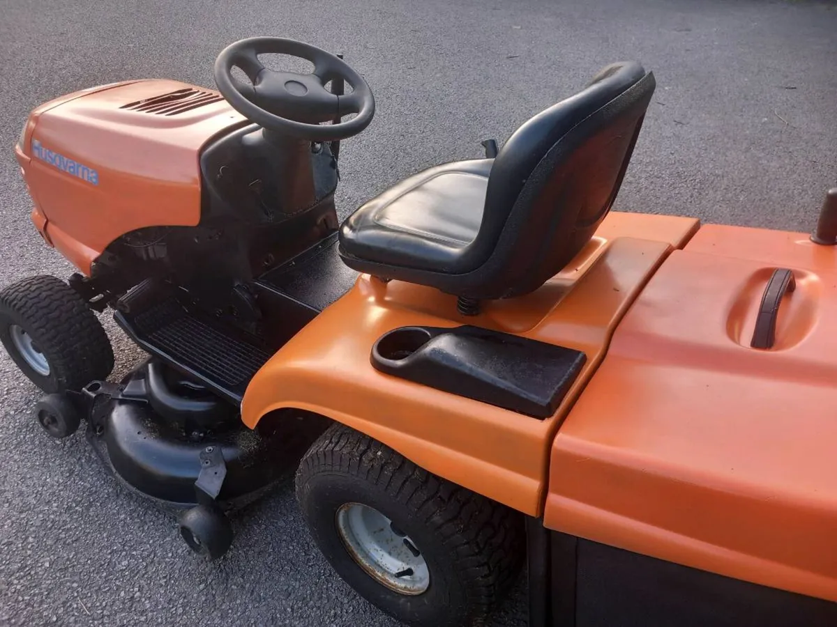 Husqvarna 18hp ride on lawnmower - Image 3