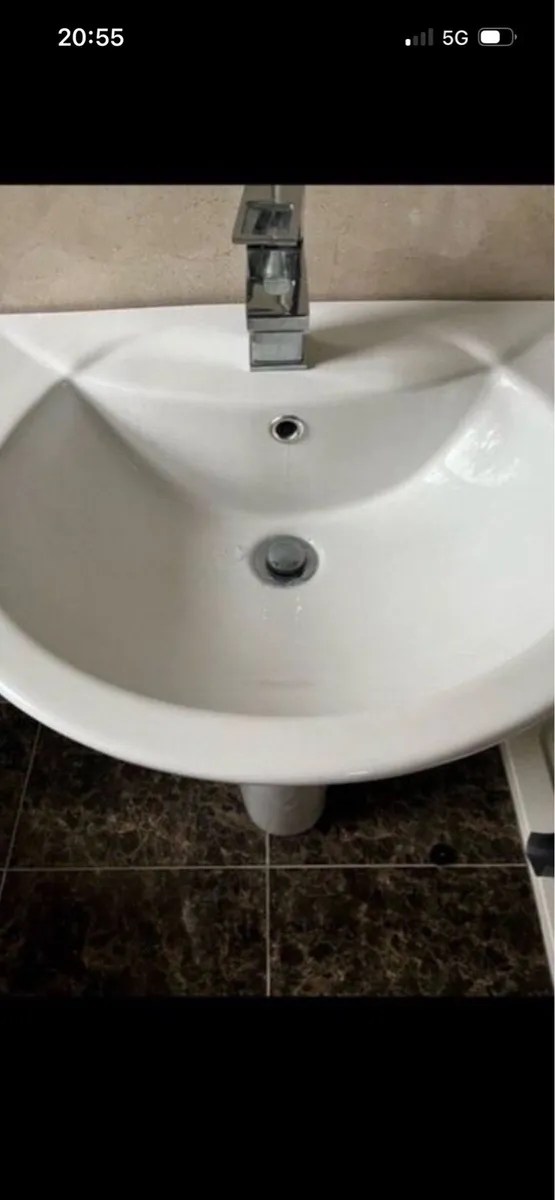 Bathroom sink - Image 2