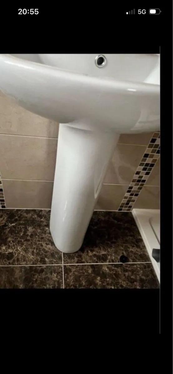Bathroom sink - Image 3