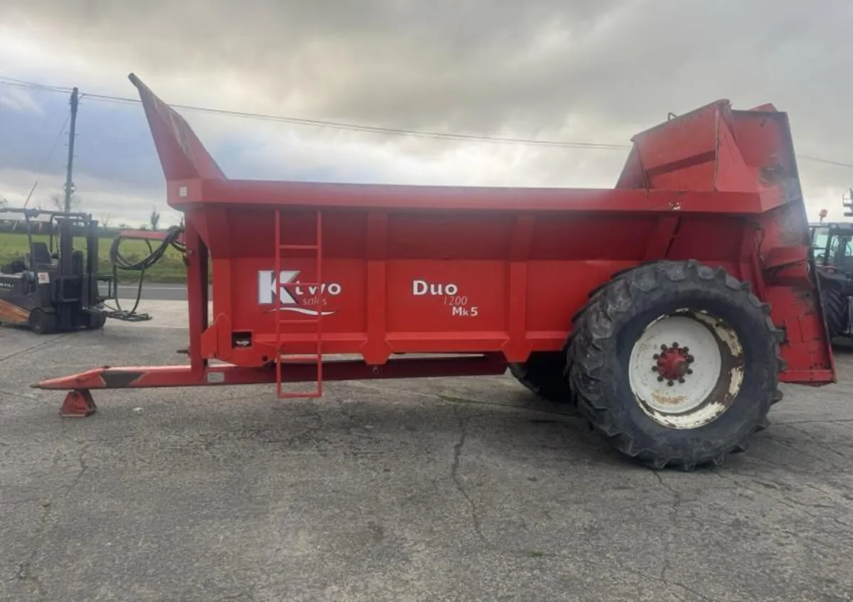 KTwo Duo 1200 MK2 Rear Discharge Spreader - Image 1