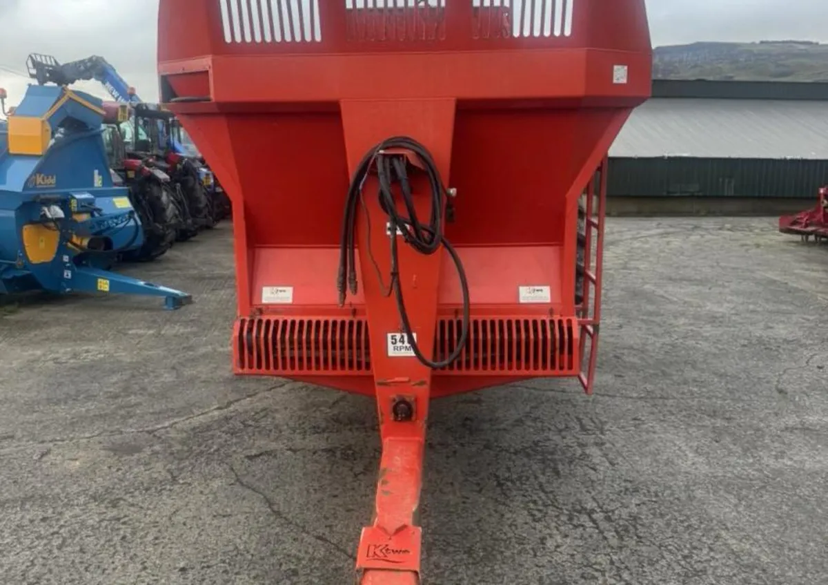 KTwo Duo 1200 MK2 Rear Discharge Spreader - Image 2