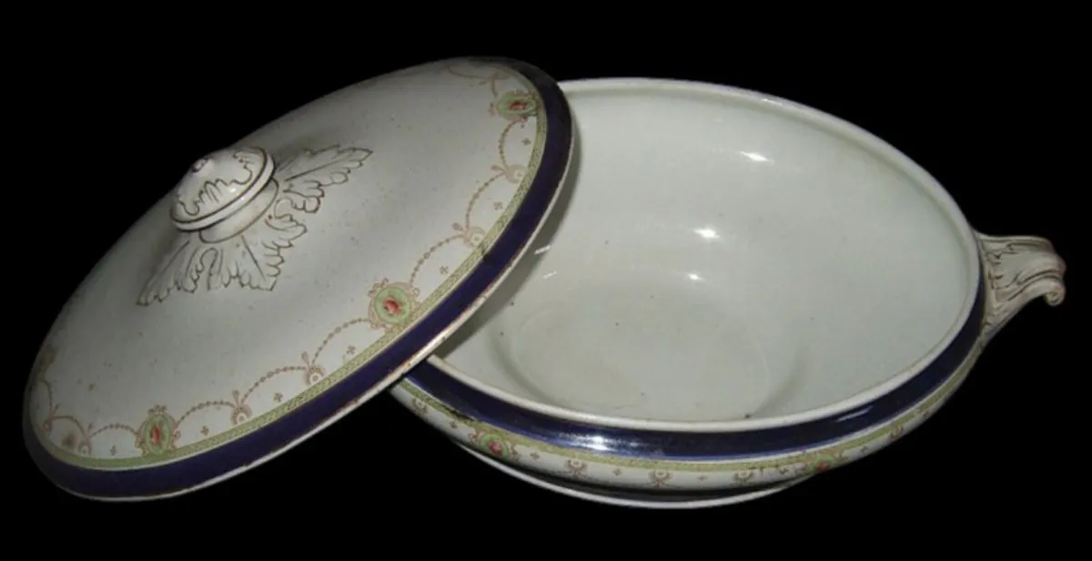 Vintage Wedgewood Platter Trio & Tureen - Image 1