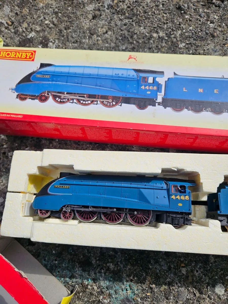 Hornby OO Gauge Mallard - Image 3