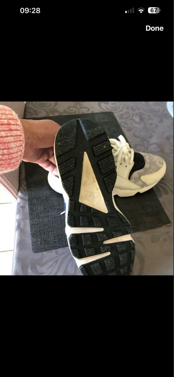 Mens Nike trainers size 8 €30 - Image 3
