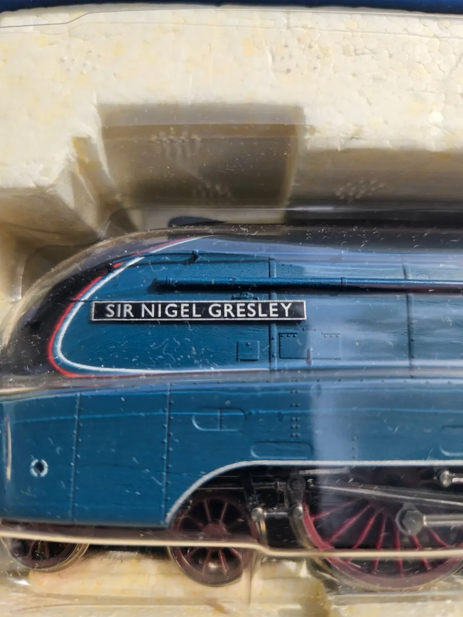 Hornby OO Gauge Sir Nigel Gresley - Image 4