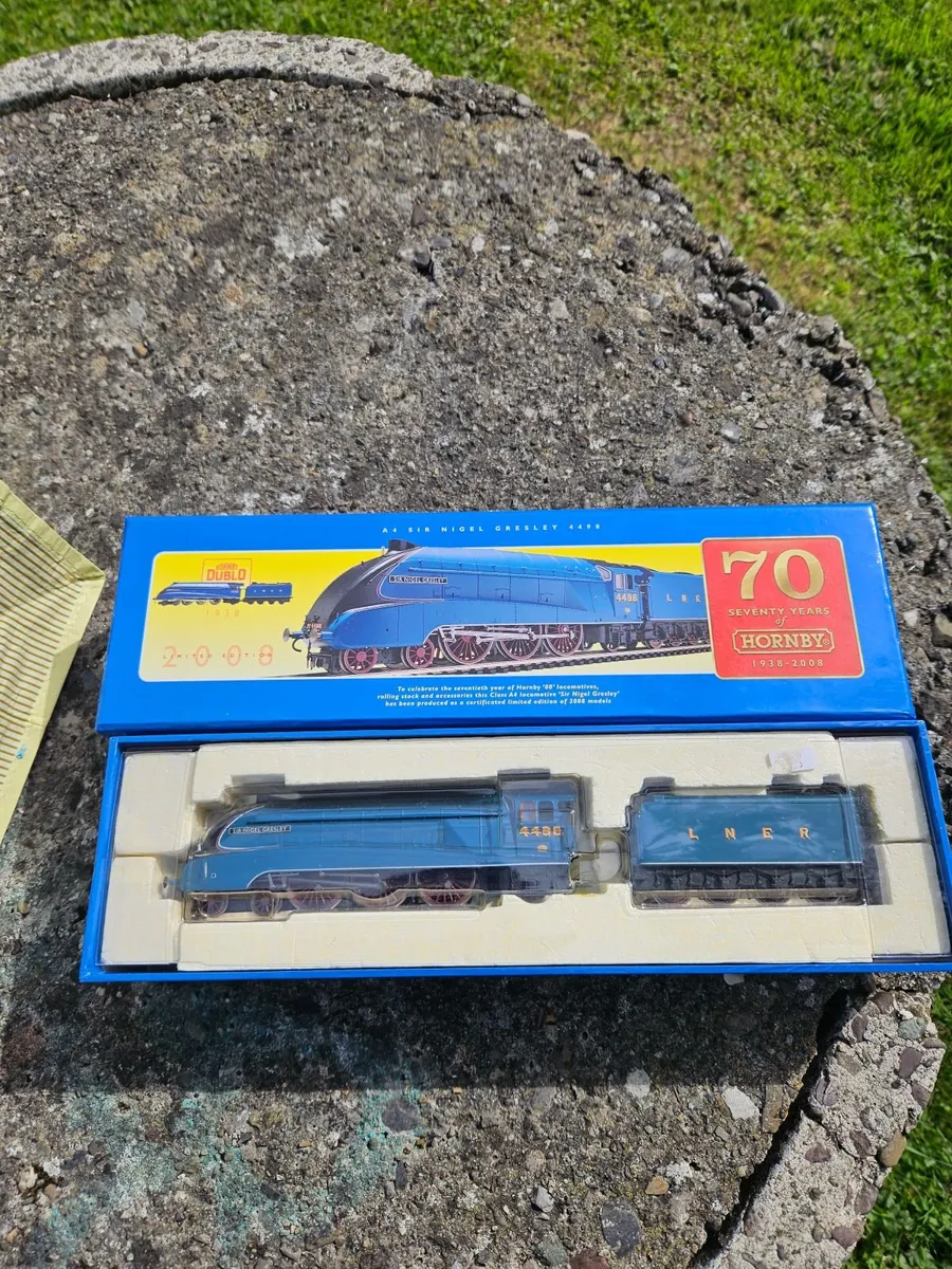 Hornby OO Gauge Sir Nigel Gresley - Image 1