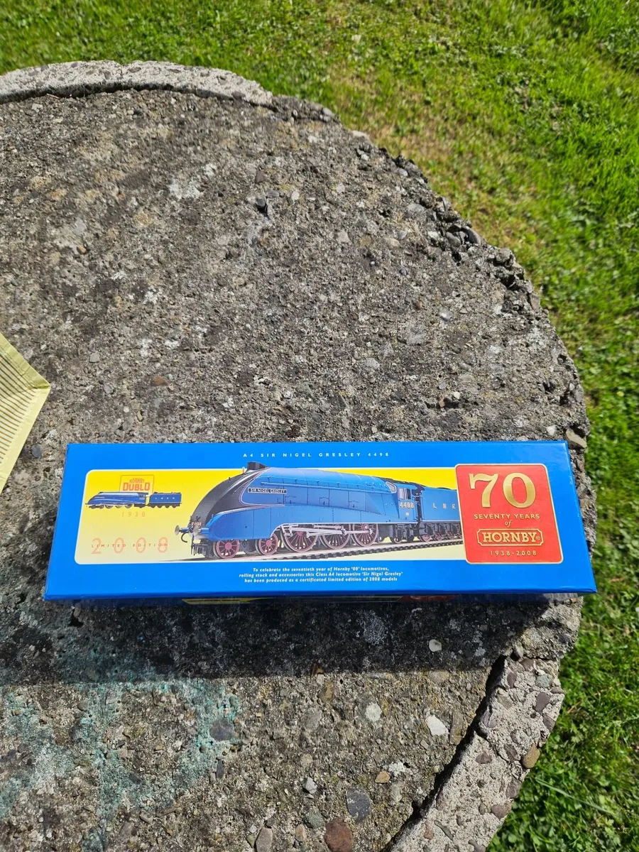 Hornby OO Gauge Sir Nigel Gresley - Image 2