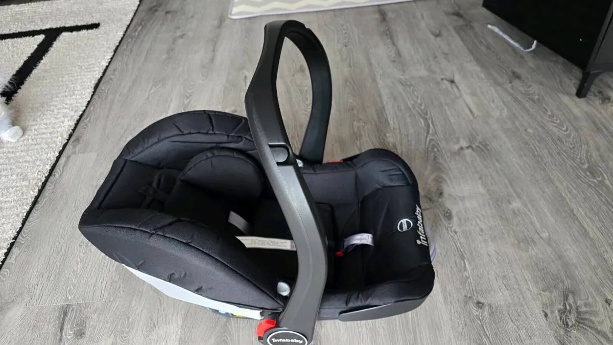 Baby car seat - Image 1