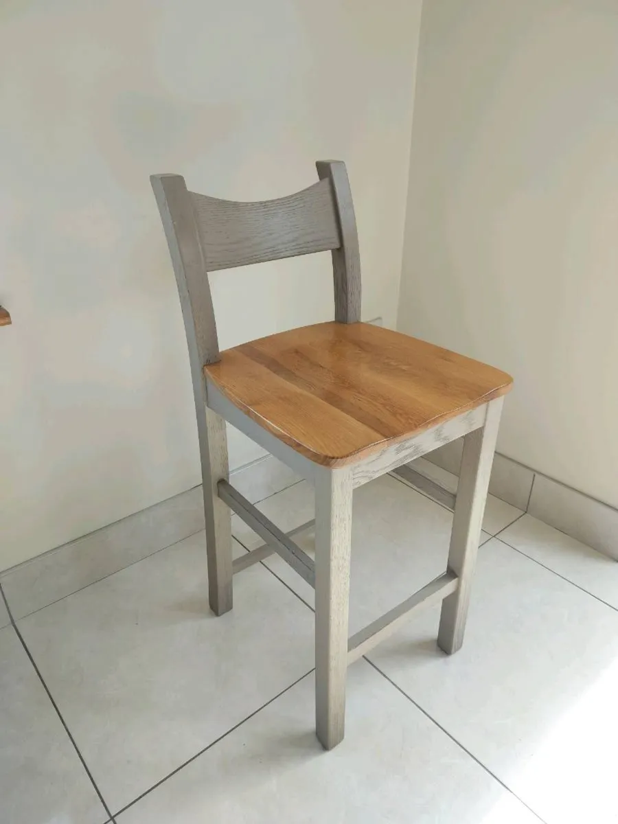 Breakfast bar chairs - Image 1
