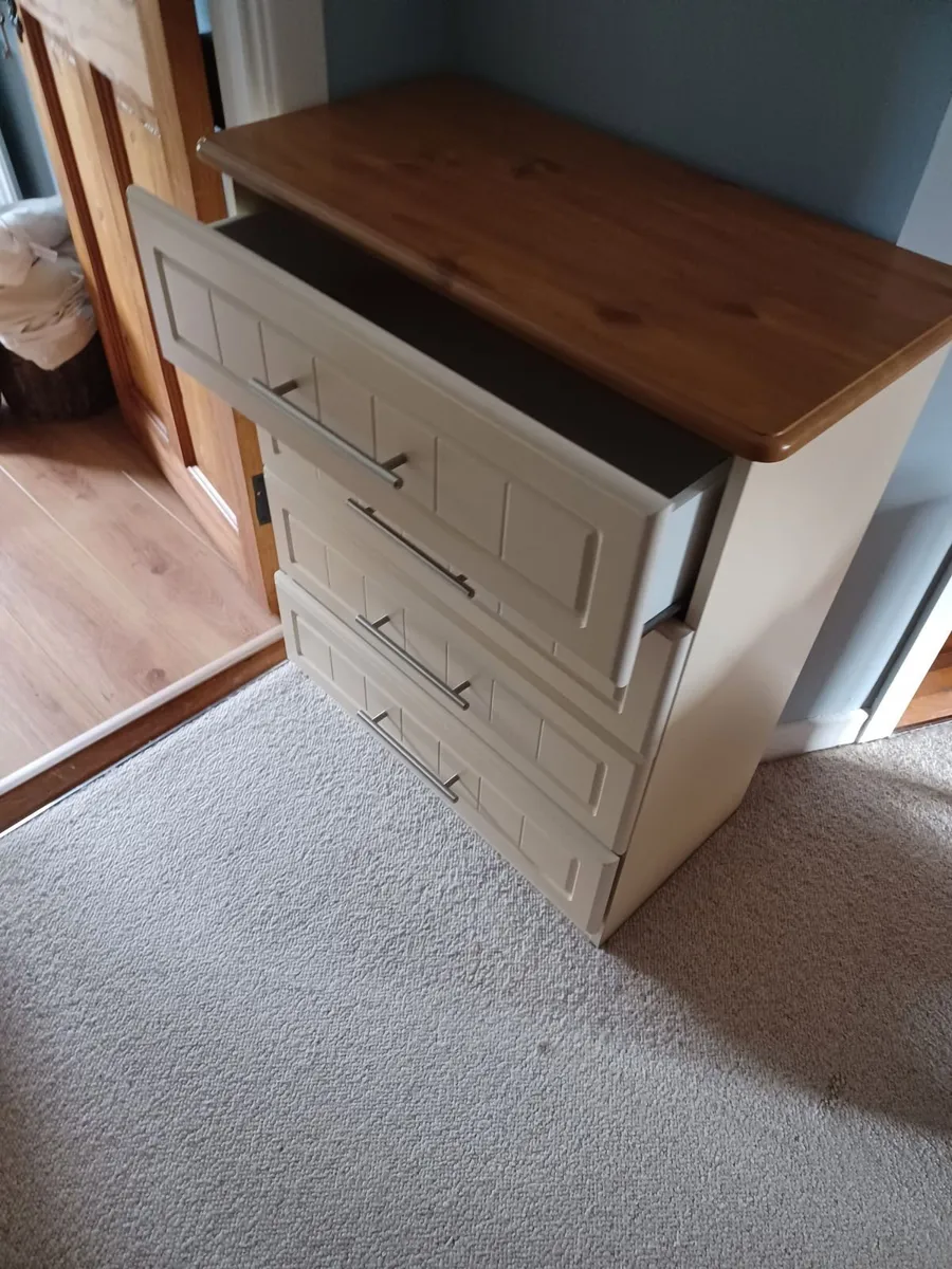 Chest of drawers - Image 1