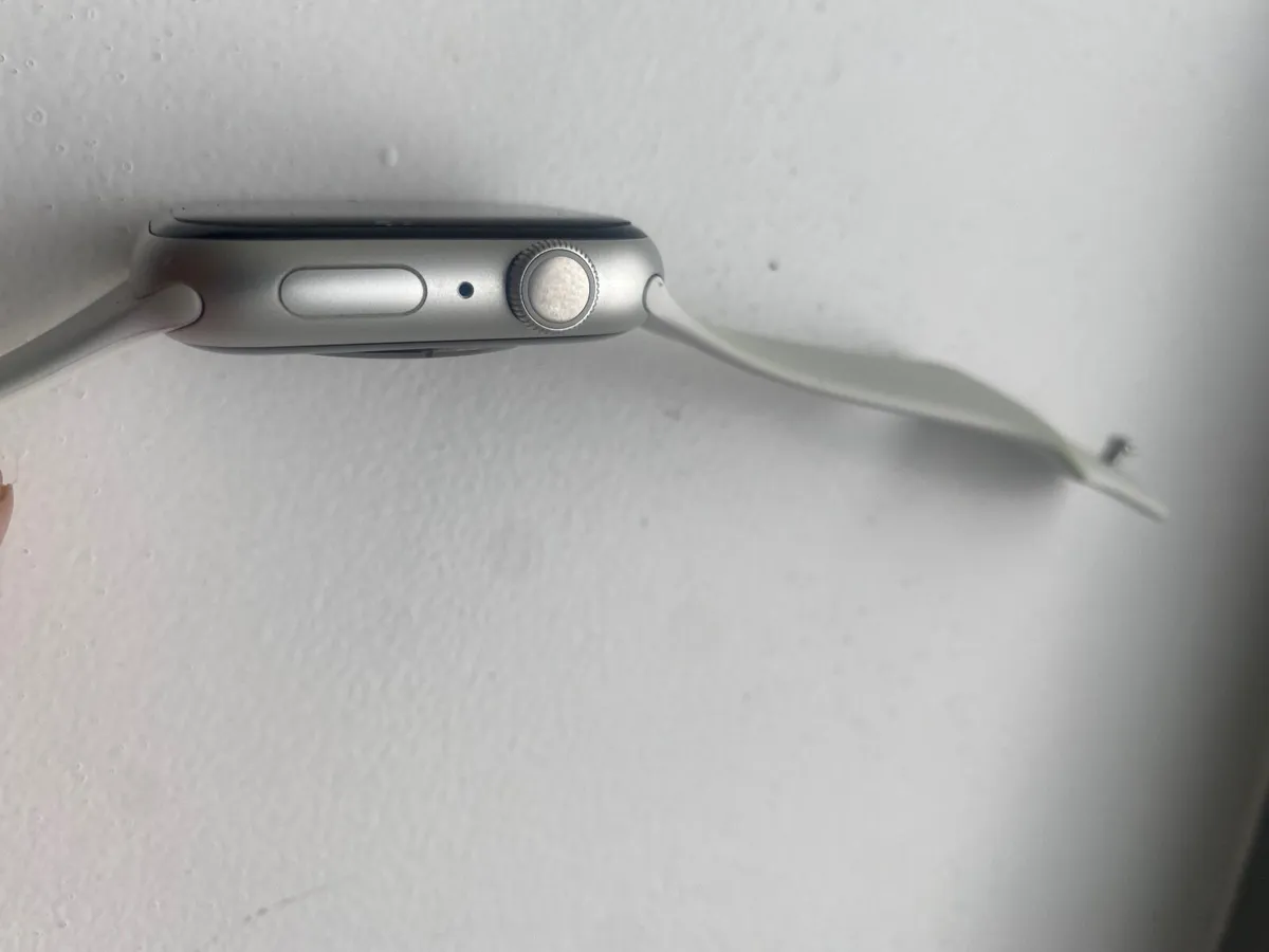 Apple Watch 8. 45 mm - Image 2