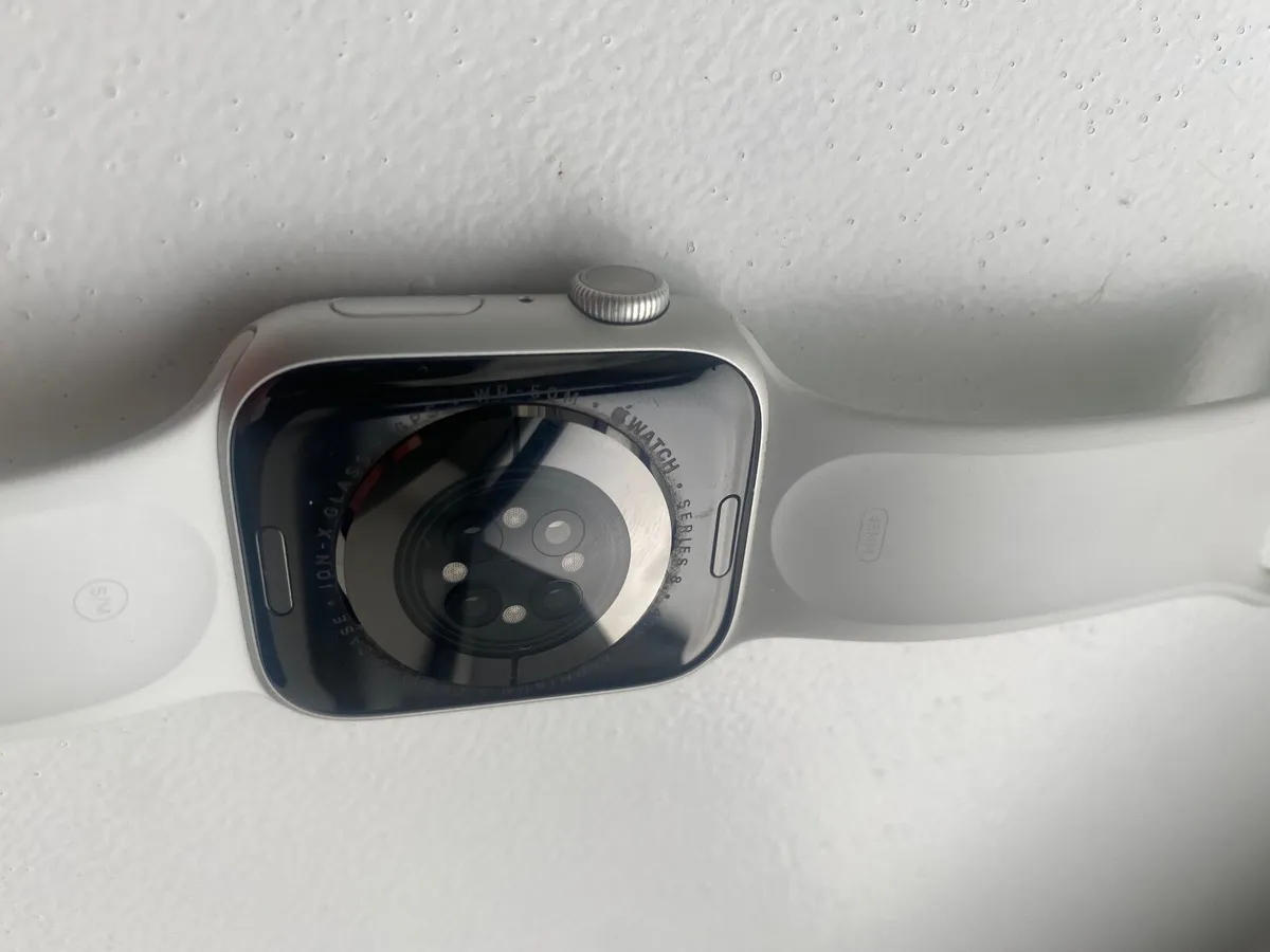 Apple Watch 8. 45 mm - Image 1
