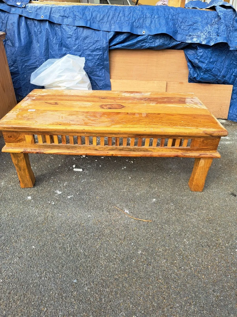 Solid table