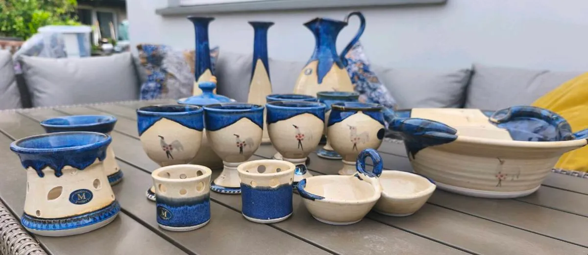 Meadows and Byrnes Mucros pottery set - Image 2