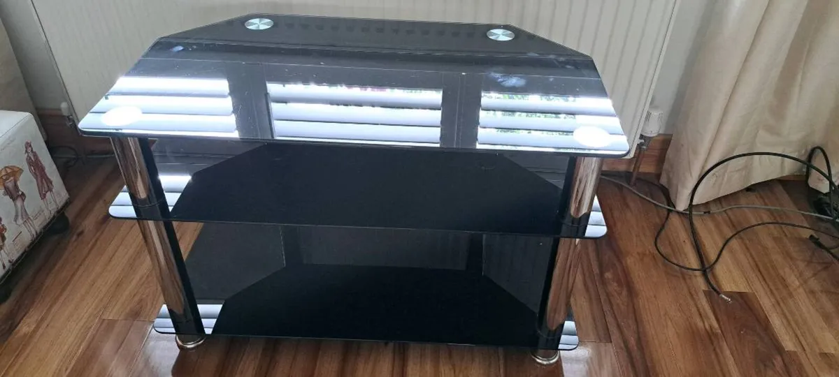 TV stand - Image 2