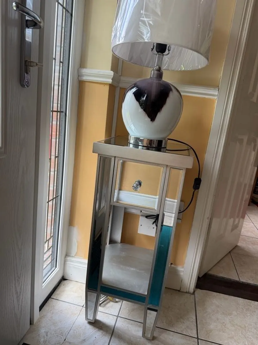 Table for lamp - Image 1