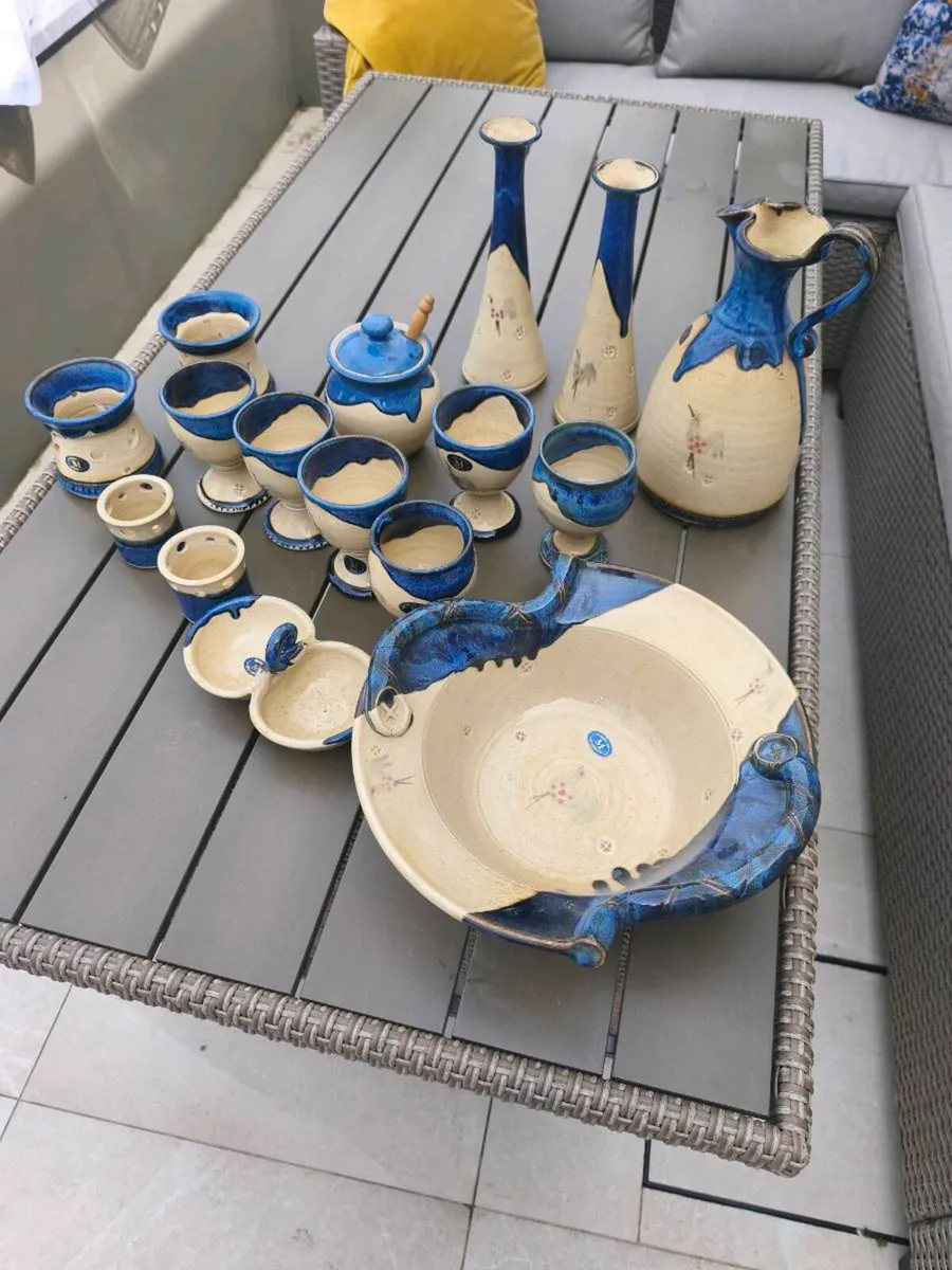 Meadows and Byrnes Mucros pottery set - Image 3