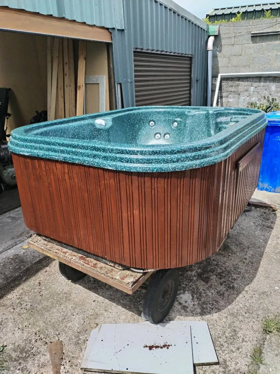 Hot tube - Image 1