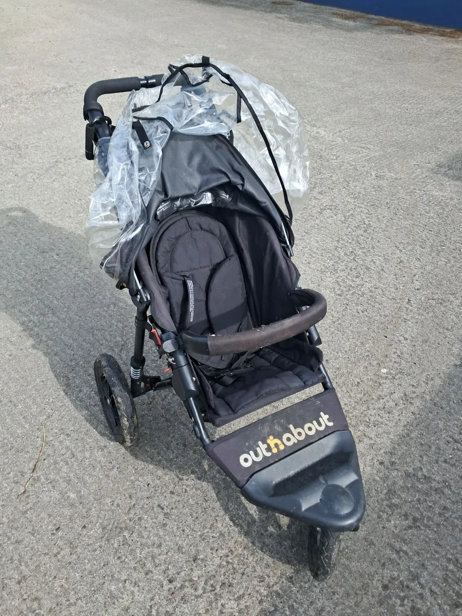 Out n about single nipper buggy - Image 1