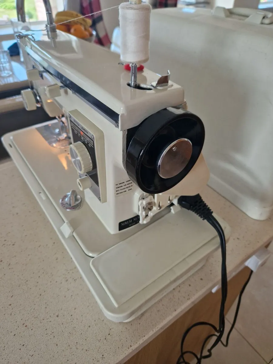 Electric sewing machine - Image 2