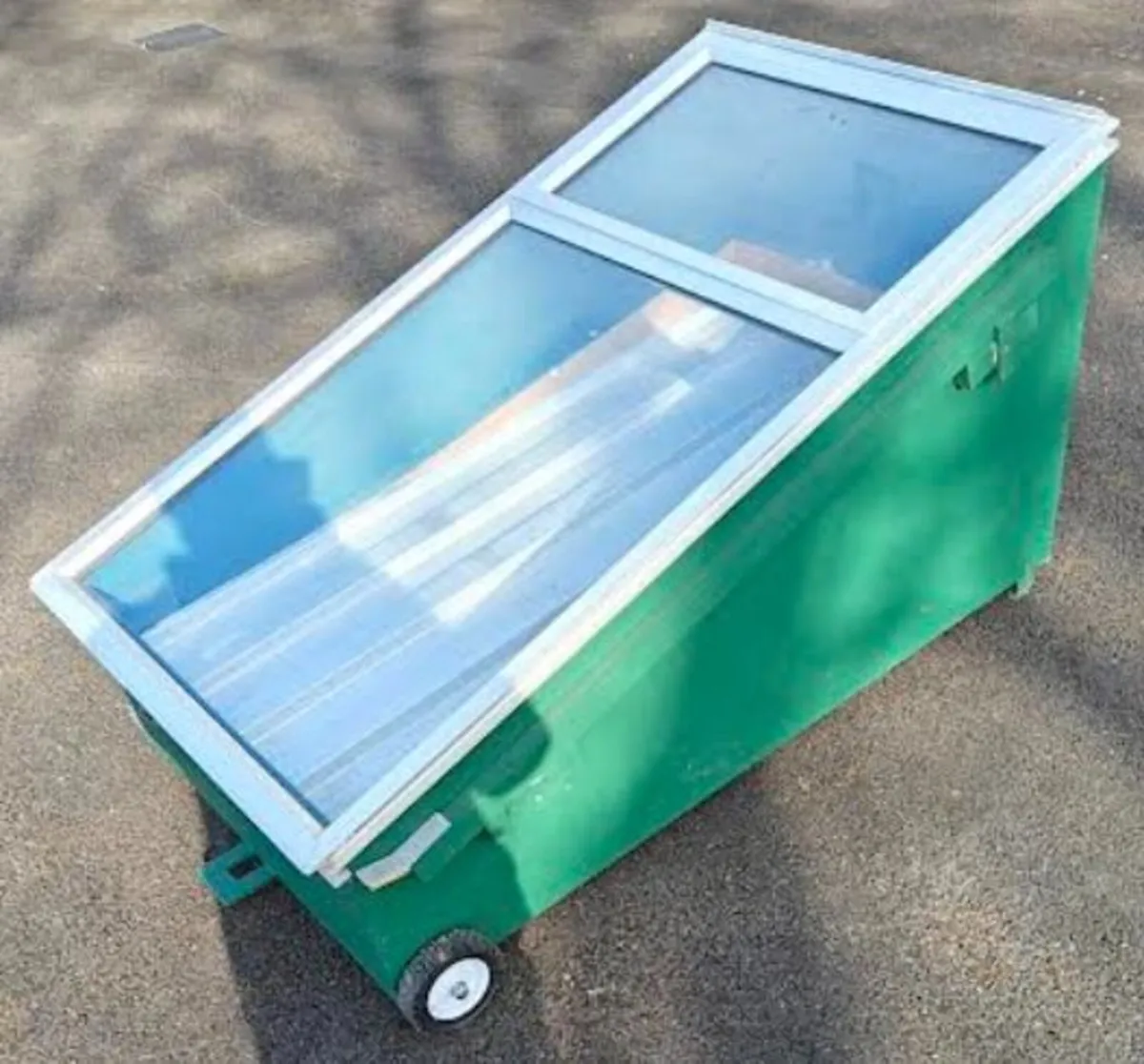 Beekeeping - Solar Honey Bee Wax Melter for Sale - Image 1
