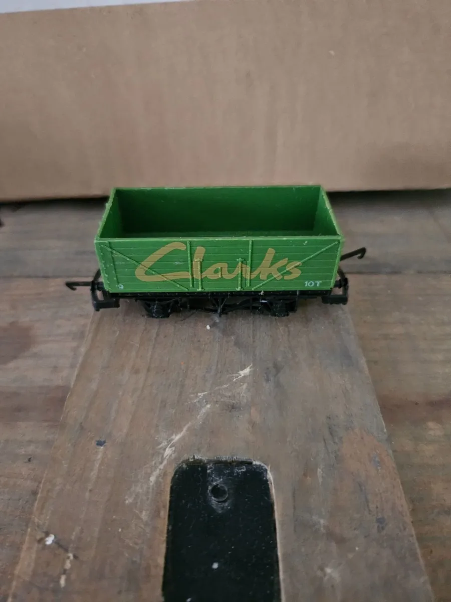 Hornby Lima Triang OO Gauge Wagon - Image 1