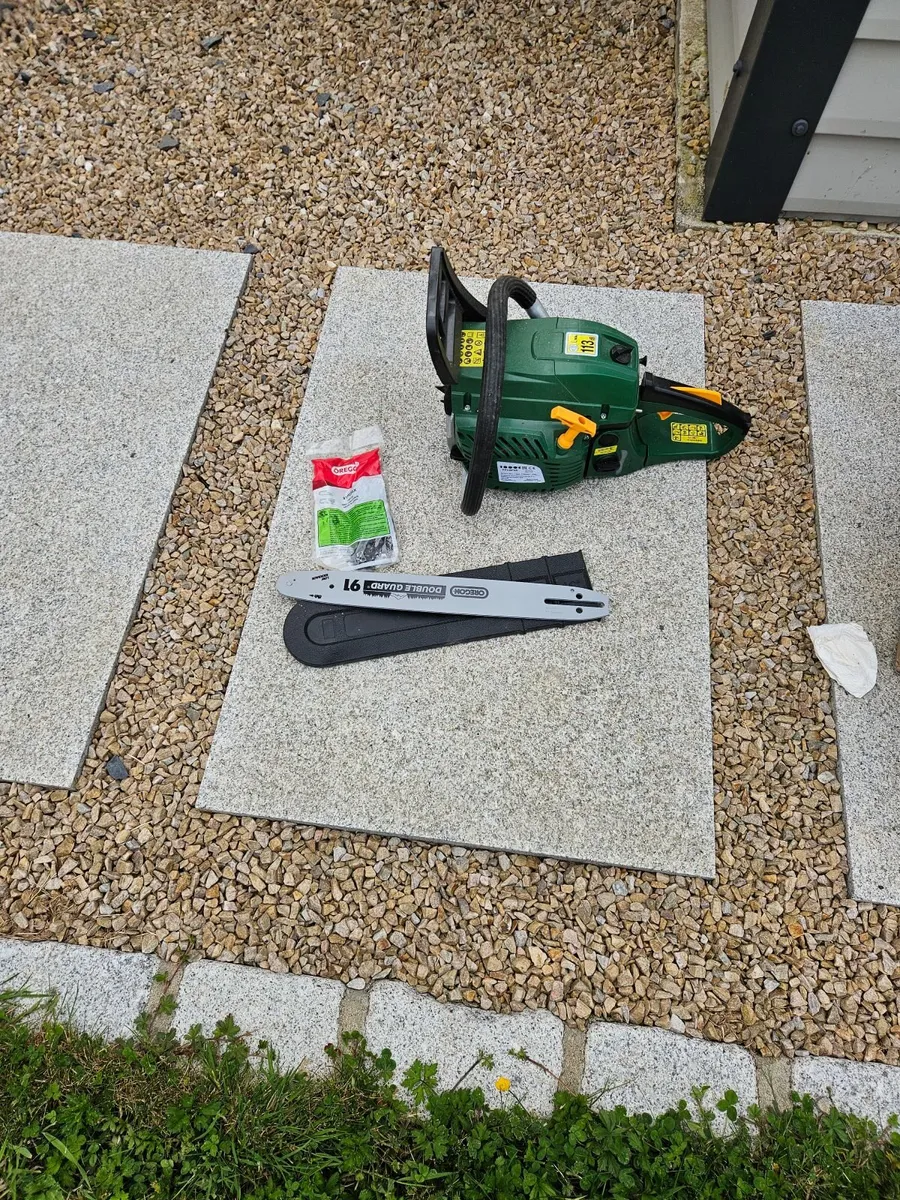 Petrol chainsaw - Image 1