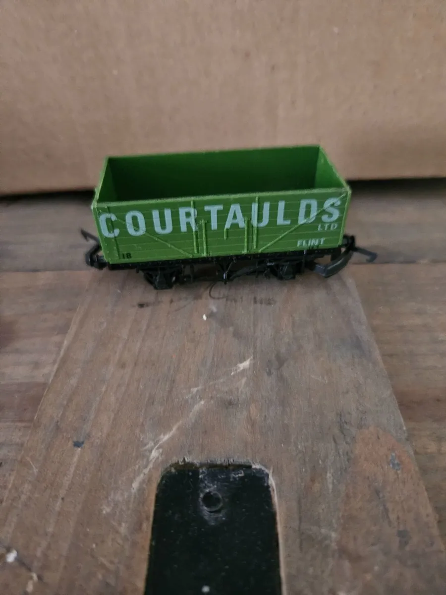 Hornby Lima Triang OO Gauge Wagon - Image 1