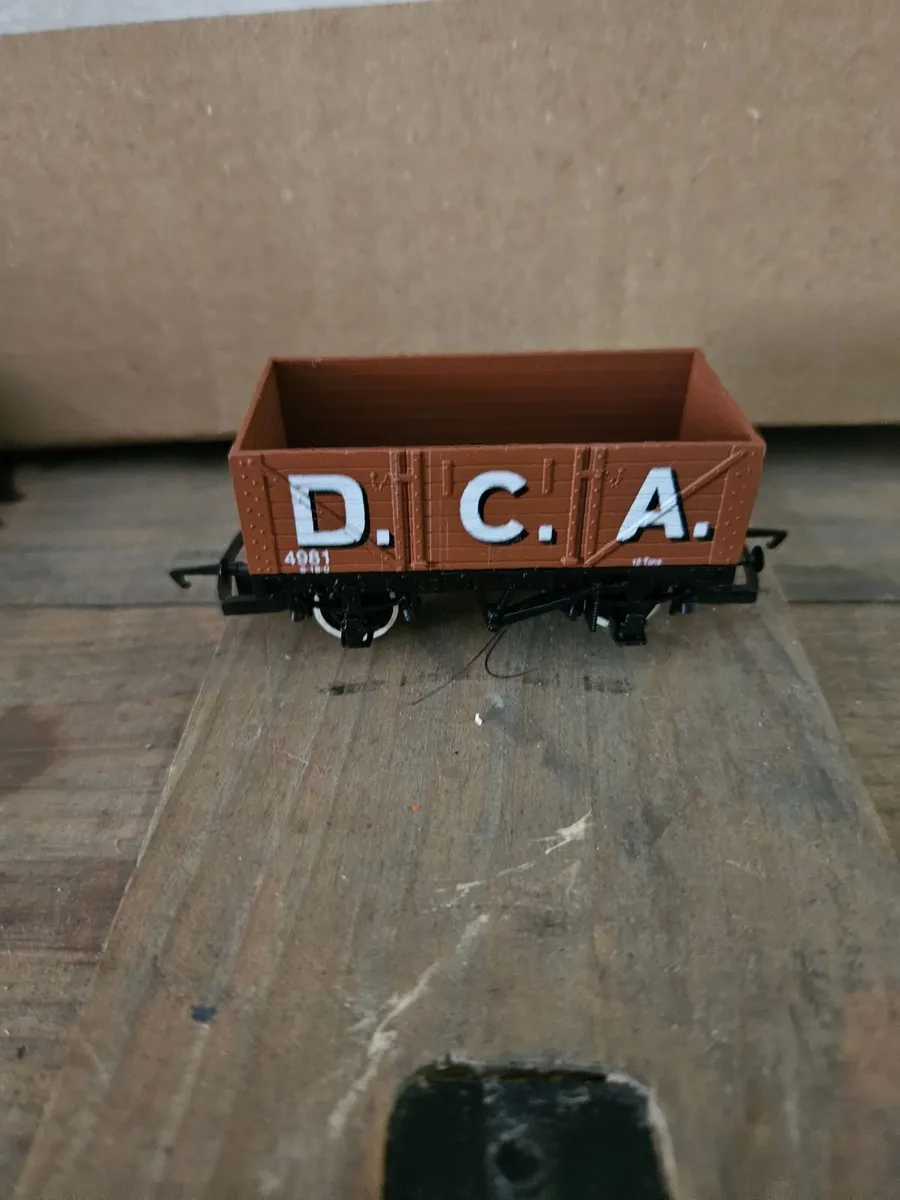 Hornby Lima Triang OO Gauge Wagon - Image 1