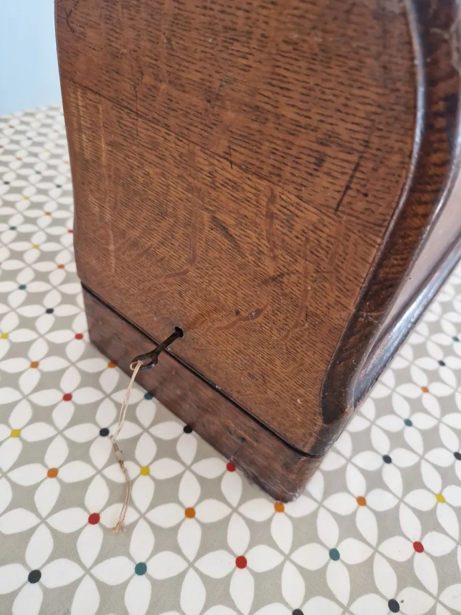 Singer sewing machine - Image 2