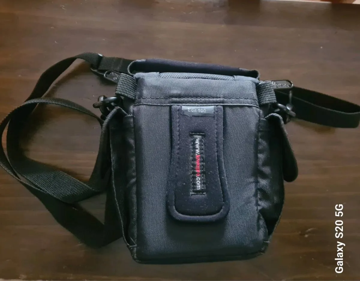 Lowpro shoulder camera bag as new/unused - Image 2