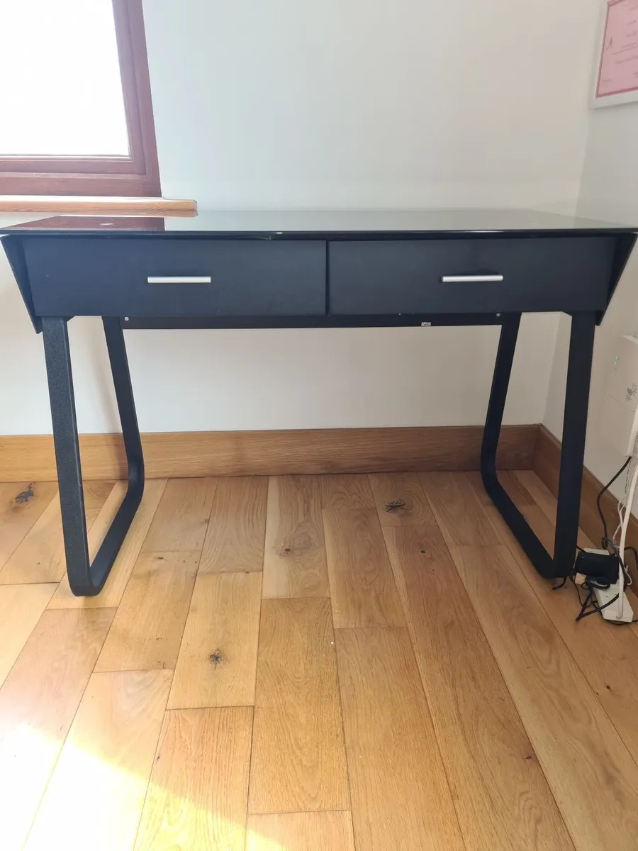 Desks - Image 2