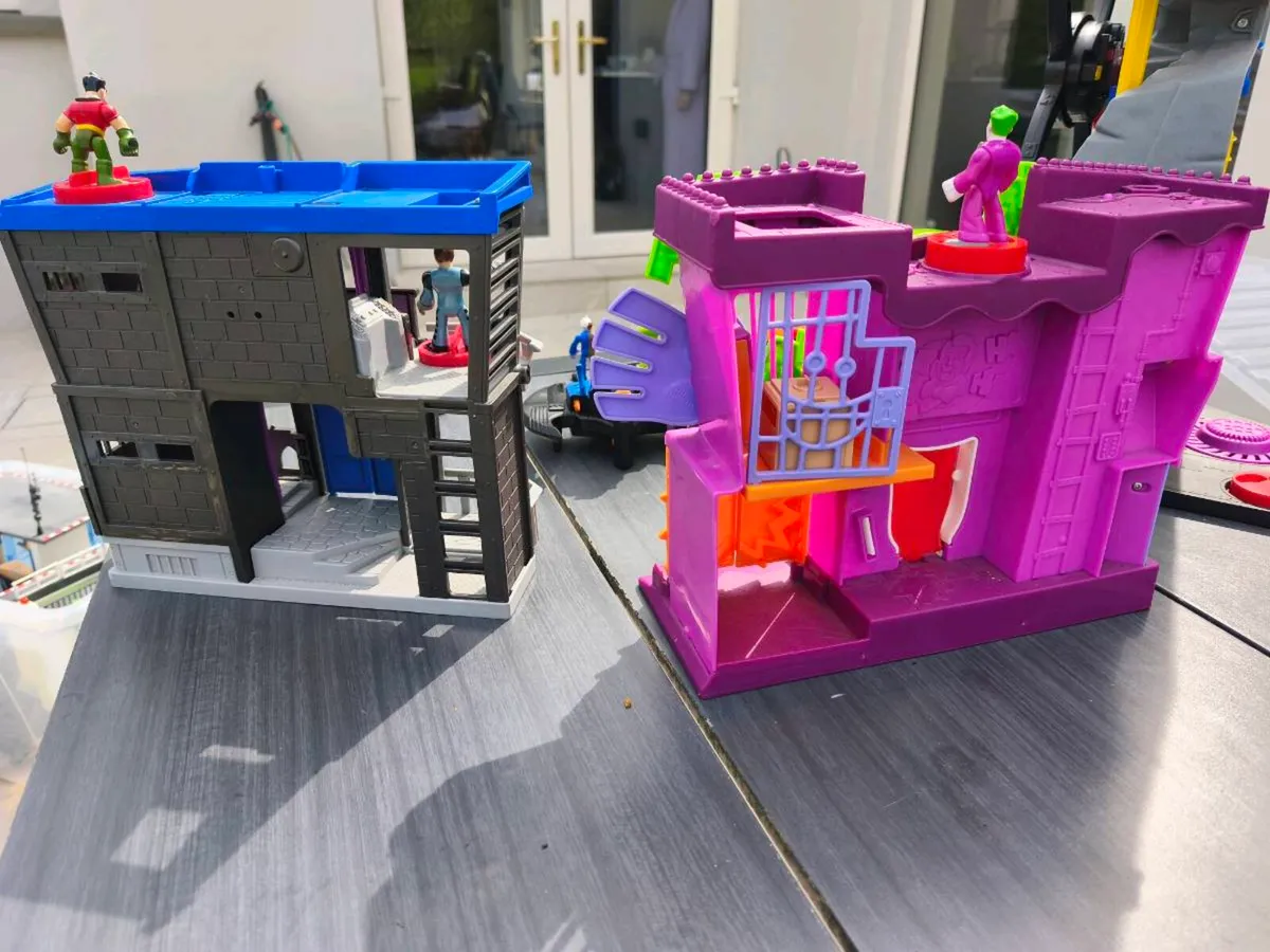 Batman,  joker, freeze, Gotham buildings & figures - Image 4