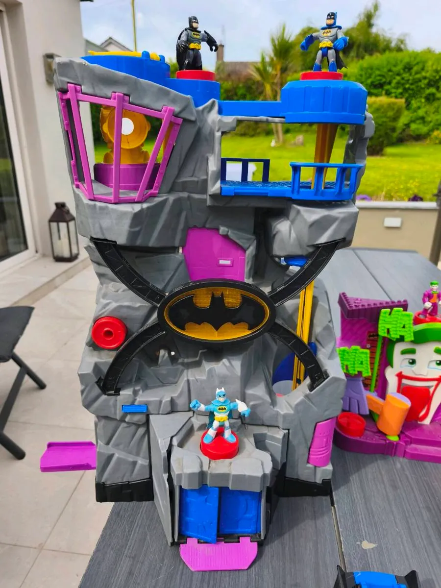Batman,  joker, freeze, Gotham buildings & figures - Image 2