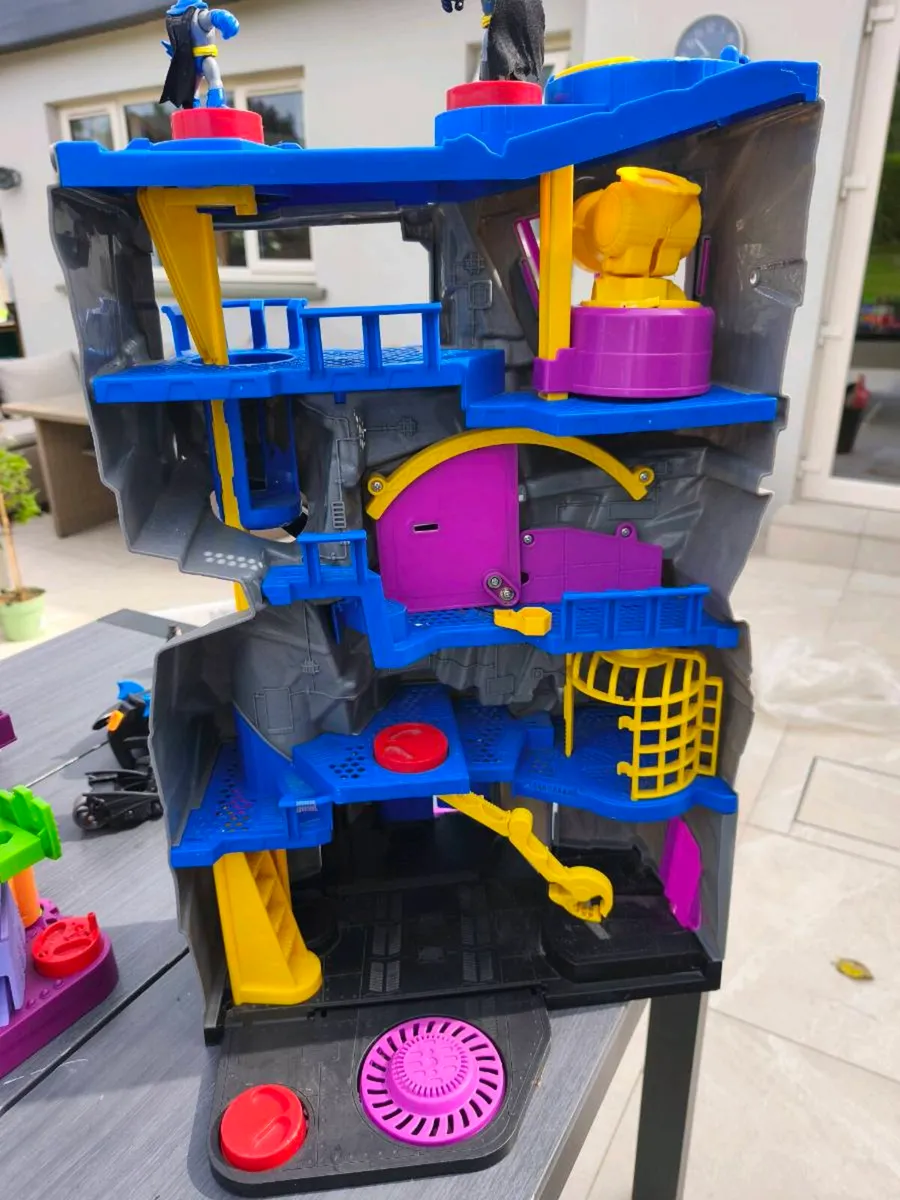 Batman,  joker, freeze, Gotham buildings & figures - Image 3