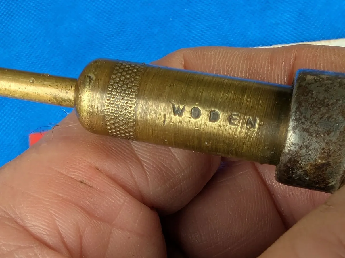 Pin Push by Woden - Image 4