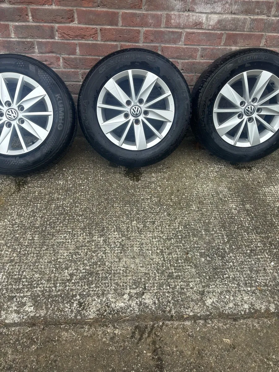 4 alloys with brand new tires - Image 1
