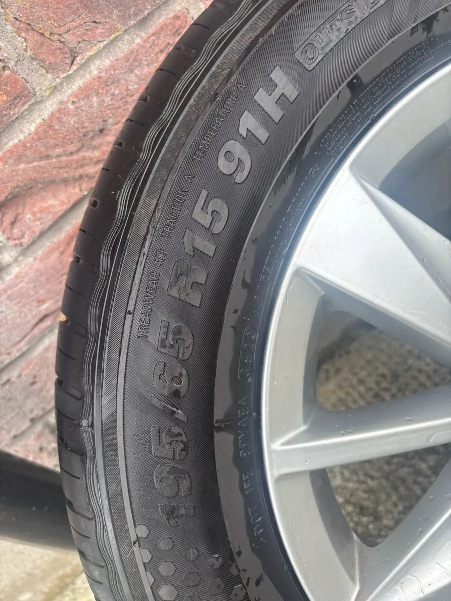 4 alloys with brand new tires - Image 4