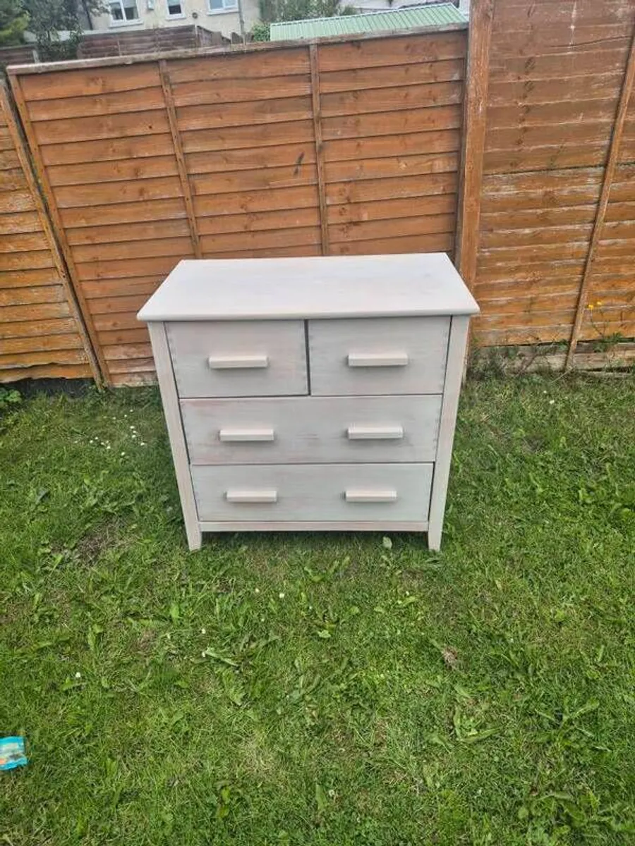 chest of drawers - Image 1