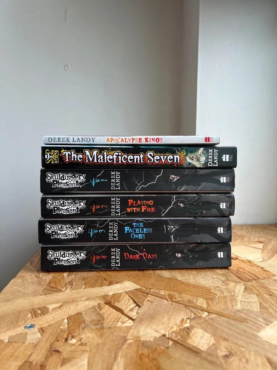 Skulduggery Pleasant 1-15 (+2 extra) - Image 2