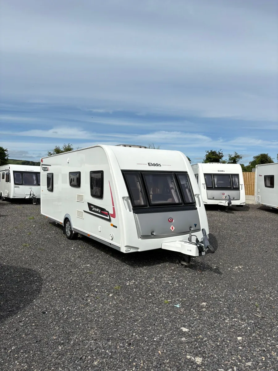 Elddis Affinity 4 berth rare island bed Caravan - Image 2