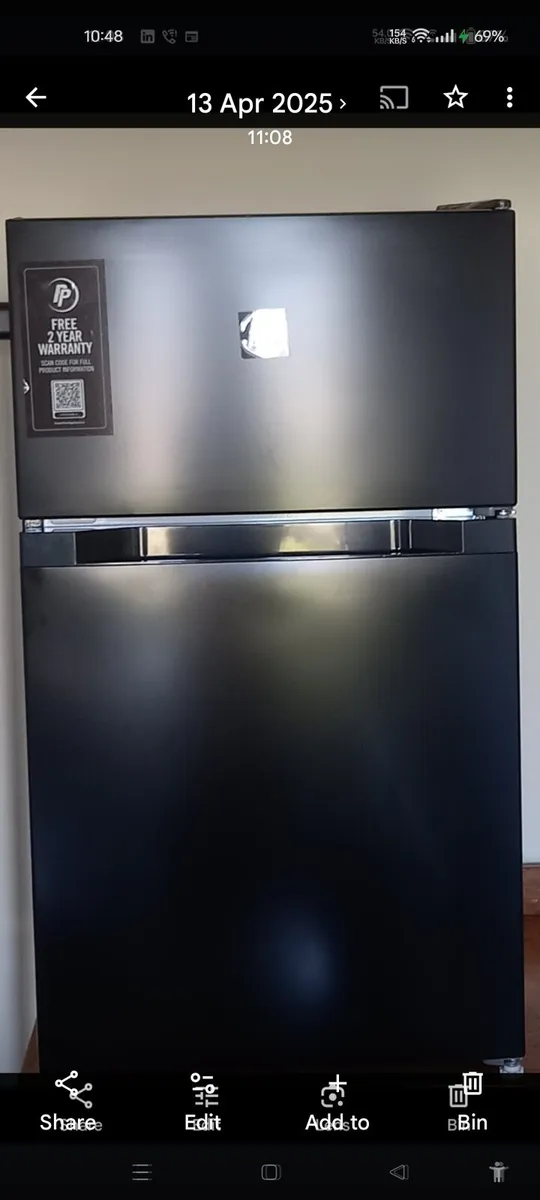 Small refrigerator - Image 1