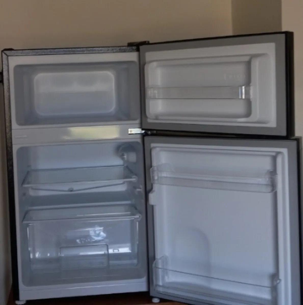 Small refrigerator - Image 2